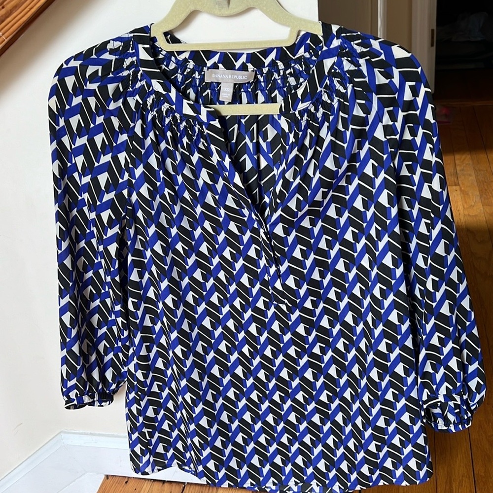 Banana Republic XS Patterned Blouse